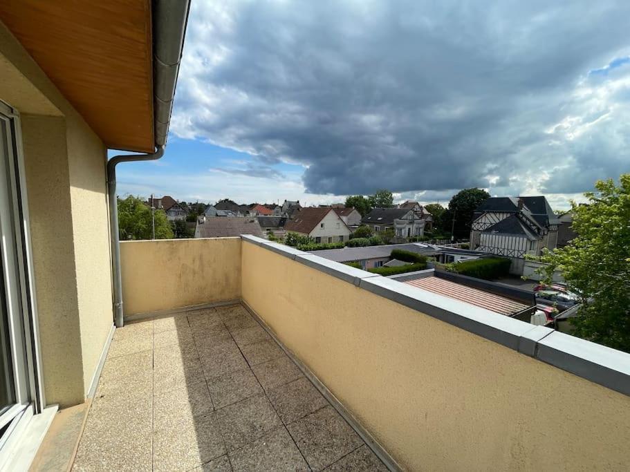 Persea Yourhosthelper Ouistreham Exteriör bild